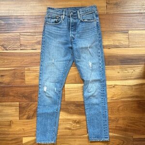 Levi’s 501s Skinny Distressed in Medium Wash Blue Size W26/L28